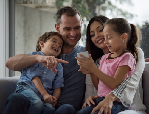 Quatro conversas para ter com seu/sua filho/a sobre os hábitos de tempo na tela